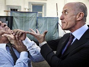 b201231853-into-paradiso-italiani-e-immigrati-emarginati-a-napoli