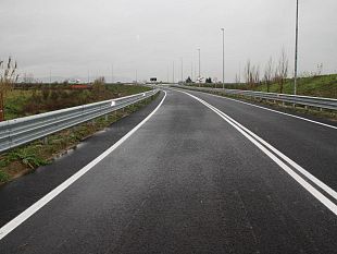 b403011549-una-strada-tra-l-area-industriale-querciola-e-la-provinciale-mezzana-p-ricasoli