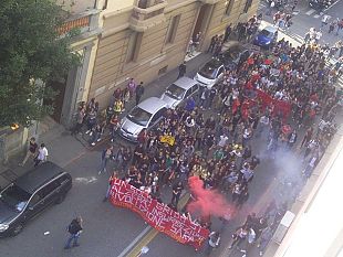 25-aprile-in-piazza-s-marco-cariche-della-polizia-al-corteo-antogonista