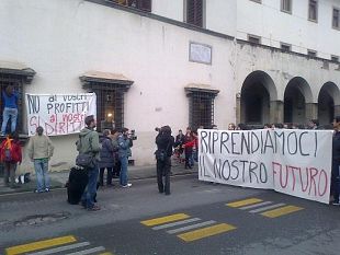 b012071755-corteo-di-studenti-blocca-il-centro-storico-di-firenze