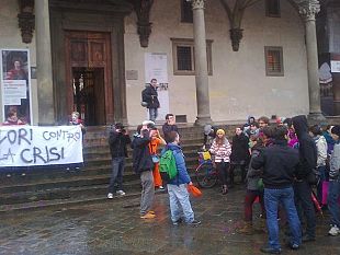 b012230050-dal-cuore-del-corteo-colori-fumogeni-e-slogan-di-protesta