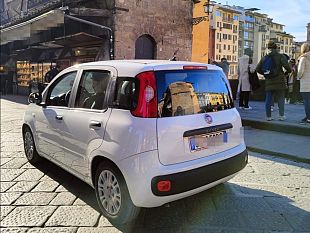 con-lauto-a-noleggio-su-ponte-vecchio-turista-multato
