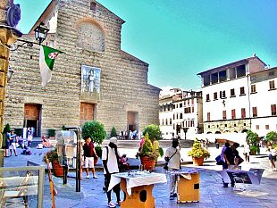 b308281955-polizia-municipale-arresta-abusivo-venditore-di-poster-sara-espulso