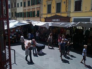 b112240145-ambulanti-renzi-attacca-e-in-san-lorenzo-e-pronto-il-ricorso-al-tar