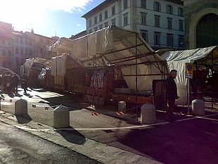 b401281735-san-lorenzo-si-apre-i-banchi-non-entrano-si-richiude