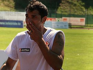b106151438-santana-verso-le-stelle-della-champions