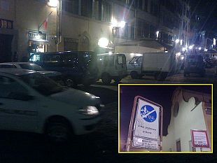 movida-in-sosta-selvaggia-di-notte-cafoni-e-di-giorno