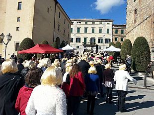 b403021905-viareggio-gran-finale-per-il-martedi-grasso
