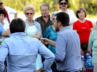 b309082318-corteo-per-dire-no-alla-vendita-della-tenuta-confiscata-alla-mafia