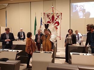 amazzonia-il-capo-tribu-in-palazzo-vecchio-non-lasciateci-soli