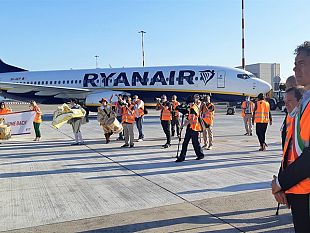 pisa-larrivo-del-primo-volo-ryanair