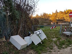 abbandono-di-rifiuti-rintracciati-e-multati-38-furbetti
