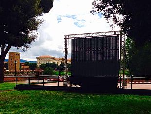 europei-2016-a-firenze-maxischermo-easy-living-in-piazza-poggi