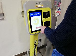 poste-un-innovativo-totem-touch-screen