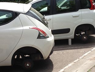 firenze-si-sveglia-senza-ruote-furto-di-pneumatici-e-famiglie-disperate