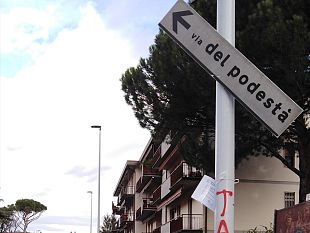 cartelli-torti-rotti-o-sciupati-al-galluzzo-9-casi-e-le-foto