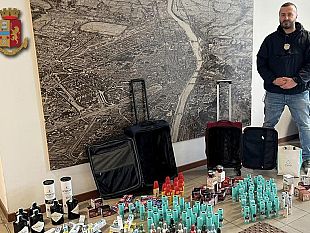 maxi-sequestro-di-profumi-e-cosmetici-rubati