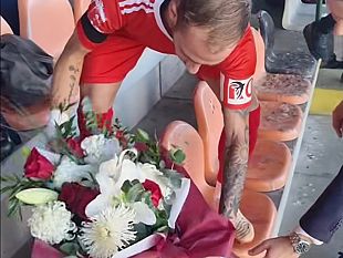 fiori-in-tribuna-al-posto-del-presidente-poi-la-rondine-vince