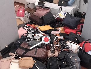 piazza-artusi-blitz-dei-vigili-abusivi-in-fuga