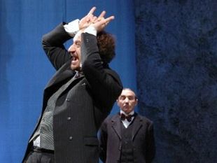 b201051612-il-berretto-a-sonagli-alla-pergola-torna-pirandello