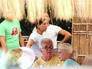 b108161403-per-ivana-trump-feragosto-al-twiga-beach-di-pietrasanta
