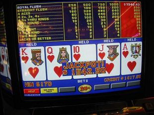 b012181538-firenze-giro-di-vite-su-videopoker-e-slot-machine