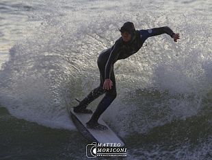 il-surf-in-versilia-anche-dinverno