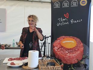 in-cucina-alla-fiera-alla-pieve-di-sinalunga-con-chef-e-massaie