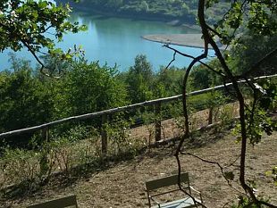 la-festa-sopra-il-lago-di-bilancino-tra-il-borgo-di-latera-e-la-fattoria