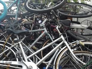 biciclette-rimosse-a-firenze-se-fuori-posto-sono-relitti