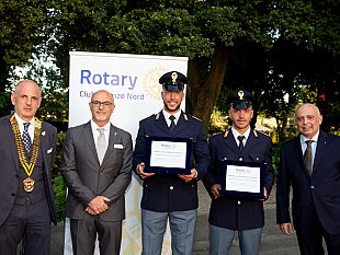 due-poliziotti-della-questura-di-firenze-premiati-dal-rotary