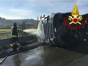 siena-autocisterna-si-ribalta-sulla-sr-429-bis