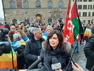 firenze-in-2500-alla-catena-umana-per-la-pace-intorno-agli-uffizi