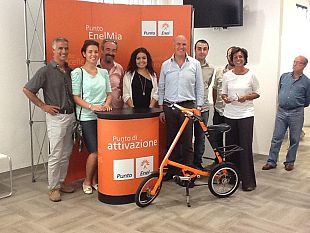 b207171410-firma-il-contratto-con-enel-e-vince-una-bicicletta