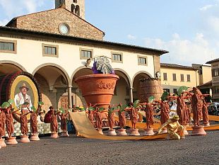 b209291123-domenica-non-prendete-impegni-c-e-la-festa-dell-uva-a-impruneta