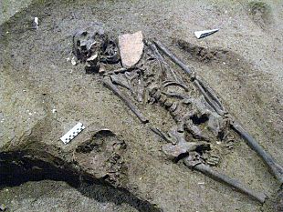 b111051944-la-dama-con-gli-orecchini-della-lucca-longobarda