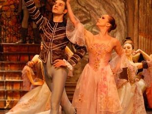 b101051825-pisa-si-inaugura-la-rassegna-di-danza-2011