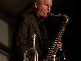 b106082238-il-cartellone-estivo-di-seravezza