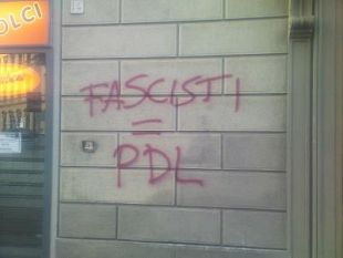 b106131455-sedici-arresti-per-l-assalto-alla-sede-pdl