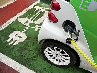 b210271706-una-smart-electric-drive-consegnata-al-sindaco