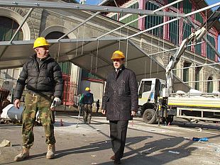 b202281426-smantellato-oggi-il-tendone-in-piazza-del-mercato