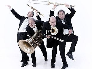 le-dolenti-note-della-banda-osiris-inaugurano-il-teatro-verdi-destate