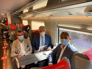 il-sud-della-toscana-con-gli-autobus-verso-il-frecciarossa-alla-stazione-di-chiusi