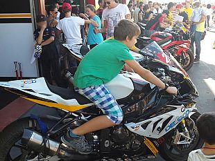 in-moto-per-il-meyer-mugello-in-festa-foto