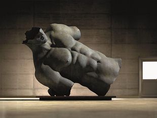 firenze-scultura-di-mitoraj-esposta-ancora-tre-mesi-al-museo-horne