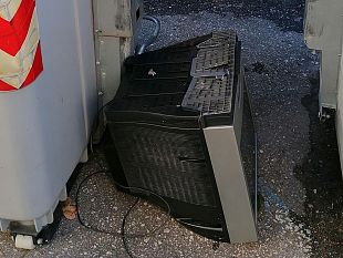 abbandona-tv-ai-cassonetti-paghera-multa-da-250-euro