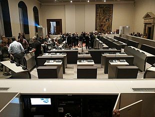 clamoroso-a-palazzo-vecchio-poltrone-scomode-lontane-dalla-gente