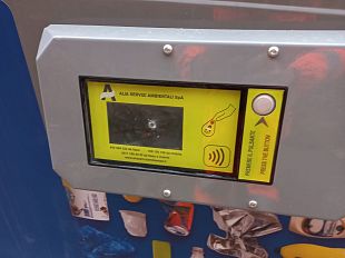 vandali-seriali-in-zona-vieusseux-guerra-ai-nuovi-cassonetti-digitali