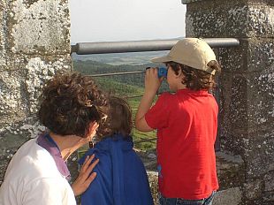 il-paesaggio-e-la-rocca-medievale-visti-con-gli-occhi-dei-bambini