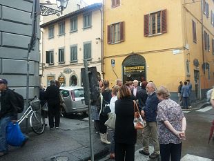 via-palazzuolo-residenti-in-strada-per-chiedere-aiuto